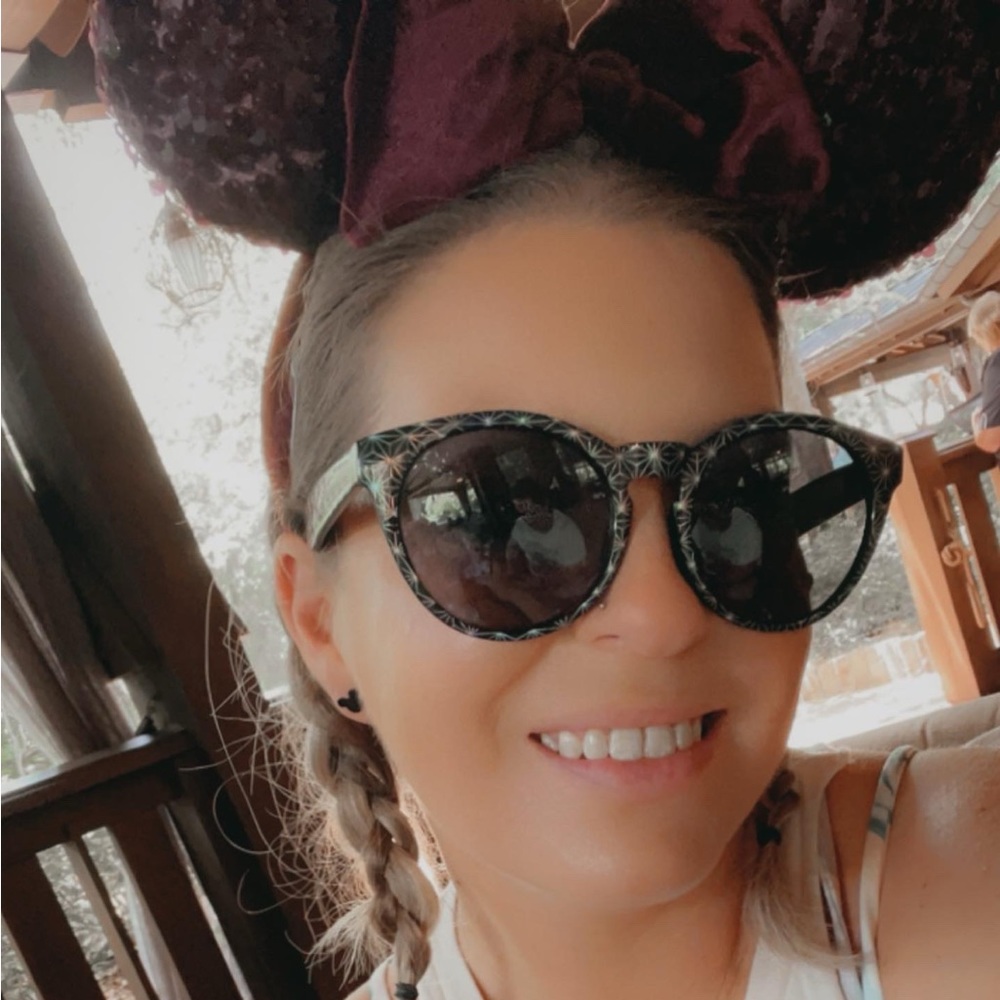 Meet your Posher, Holly